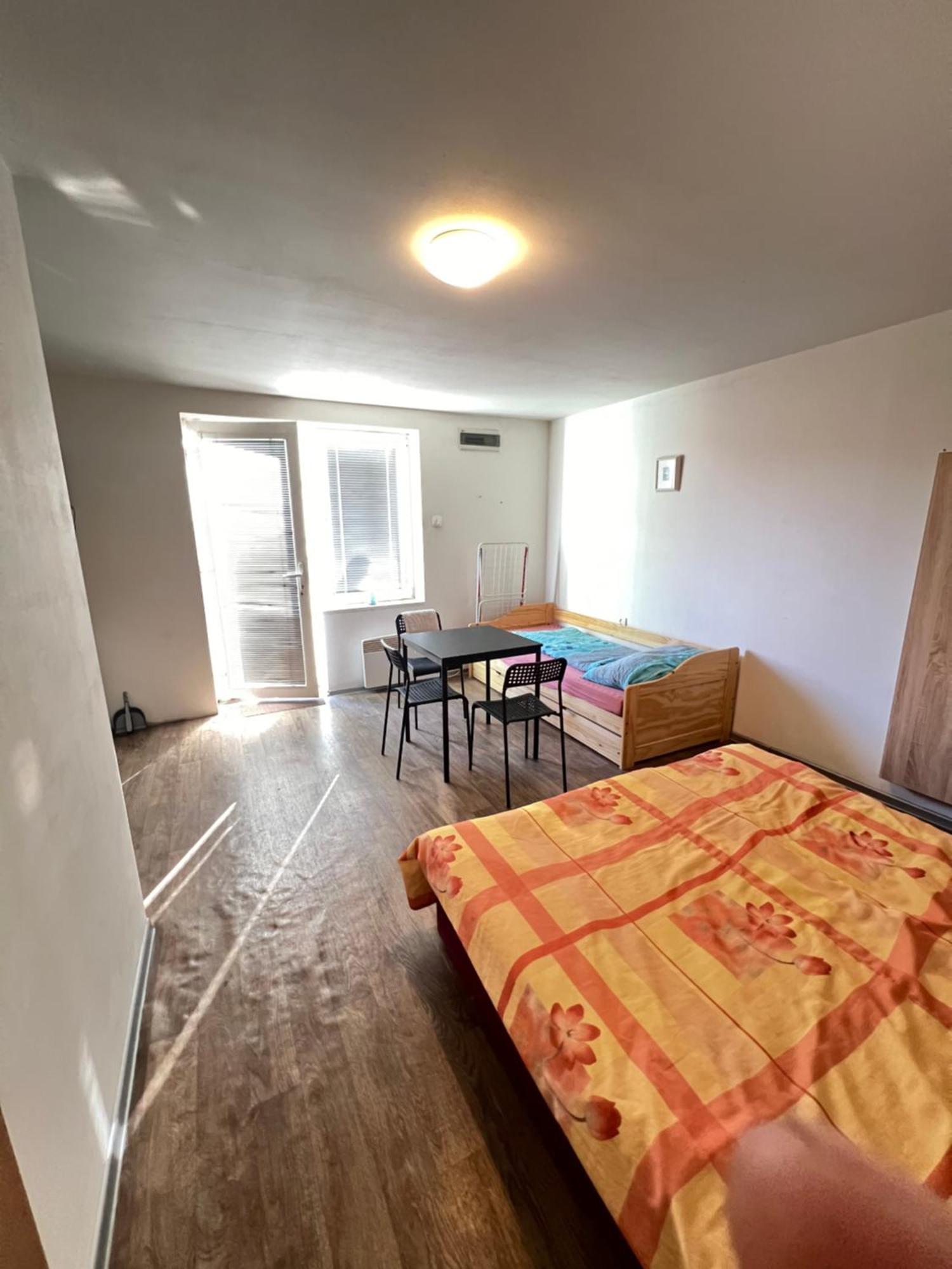 Ubytovani Sykora Apartments เวลคีเมเดียร์ ภายนอก รูปภาพ