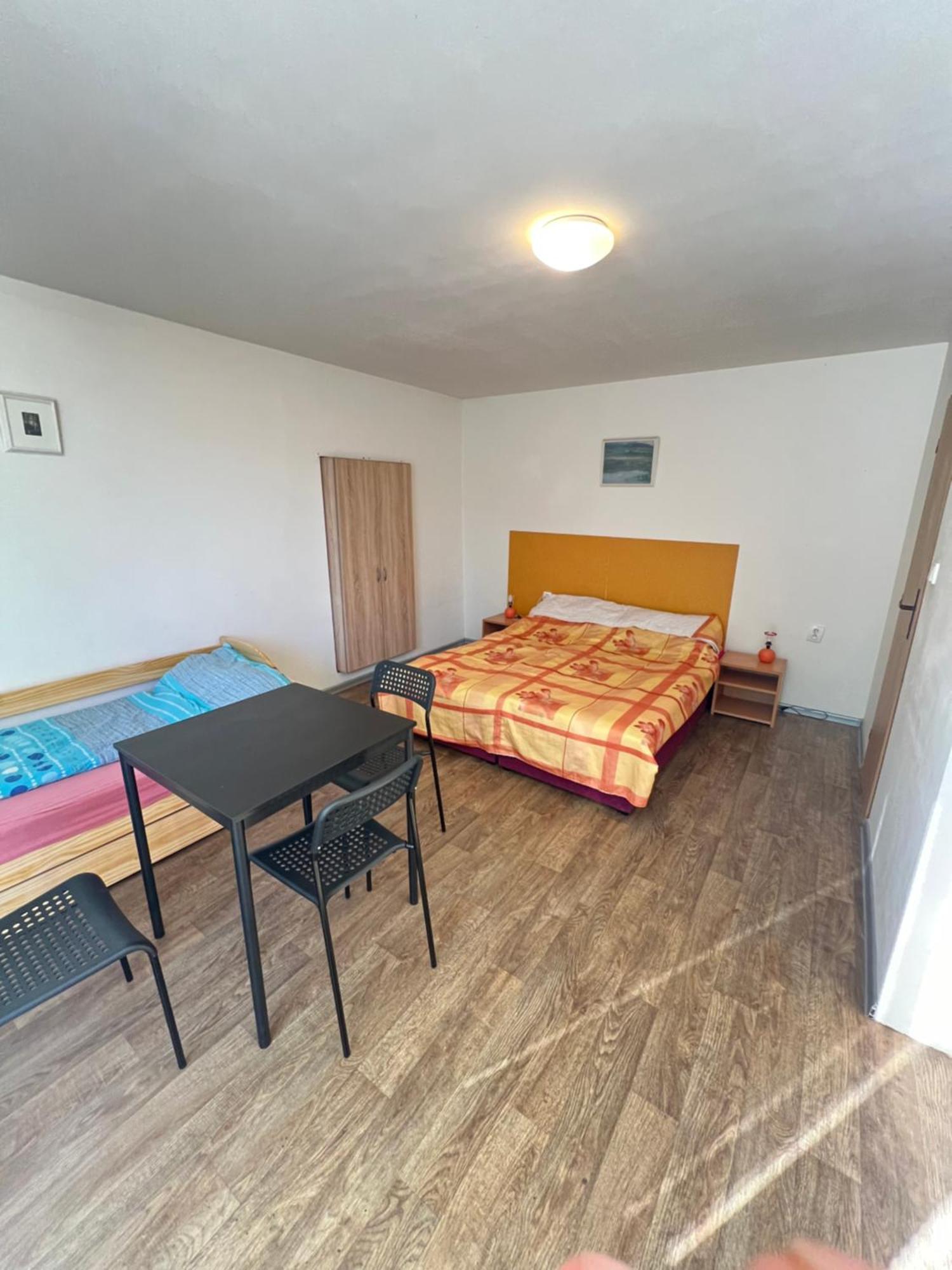 Ubytovani Sykora Apartments เวลคีเมเดียร์ ภายนอก รูปภาพ