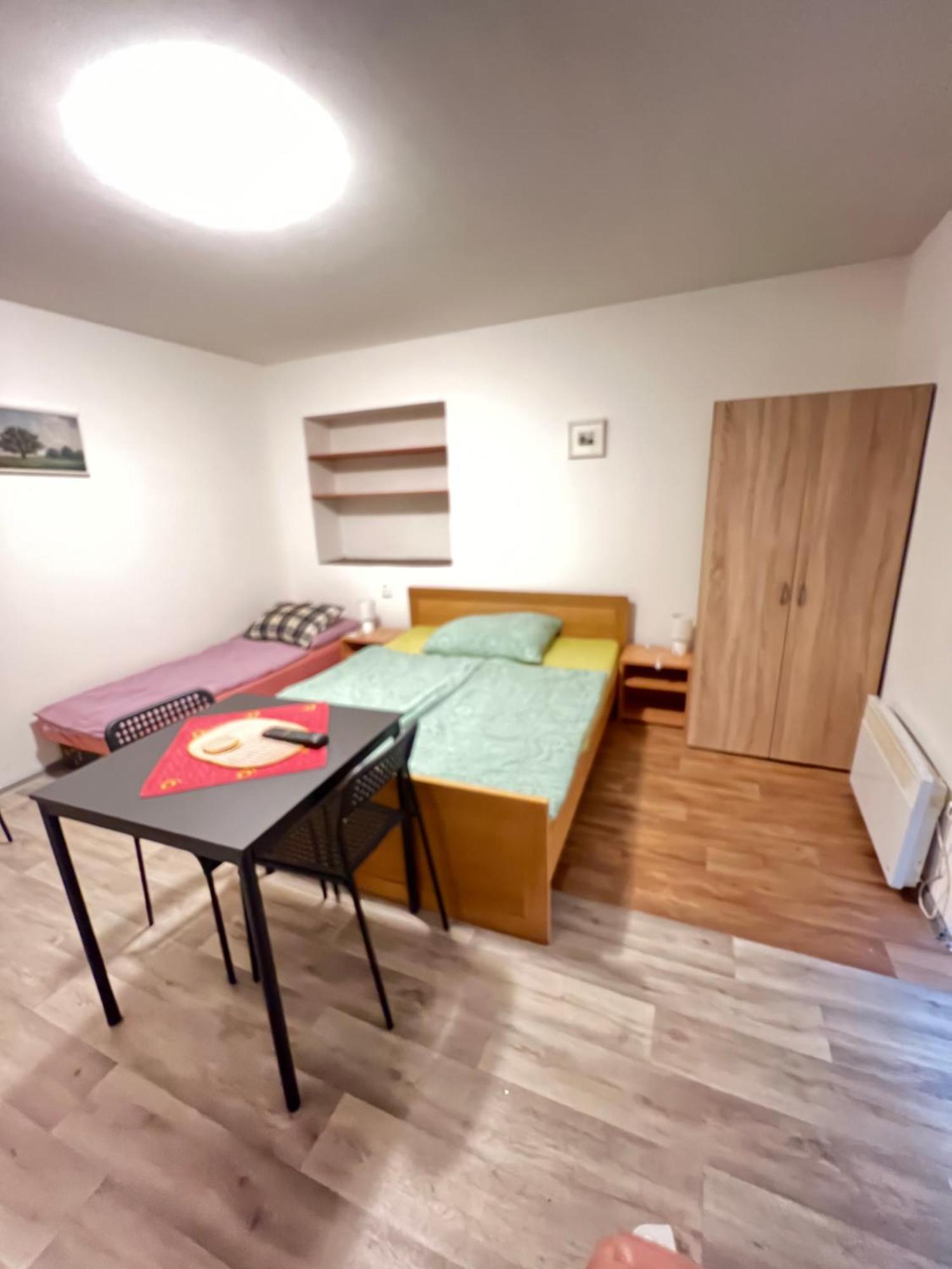 Ubytovani Sykora Apartments เวลคีเมเดียร์ ภายนอก รูปภาพ