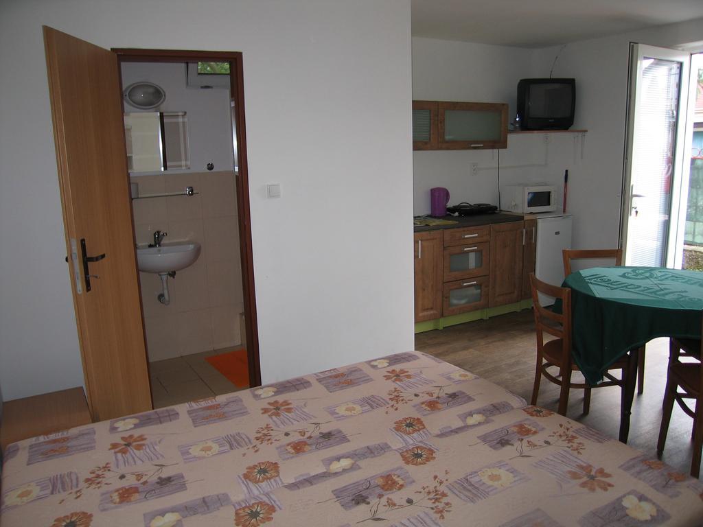 Ubytovani Sykora Apartments เวลคีเมเดียร์ ภายนอก รูปภาพ