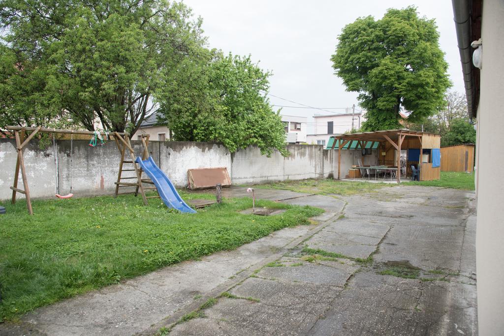 Ubytovani Sykora Apartments เวลคีเมเดียร์ ภายนอก รูปภาพ